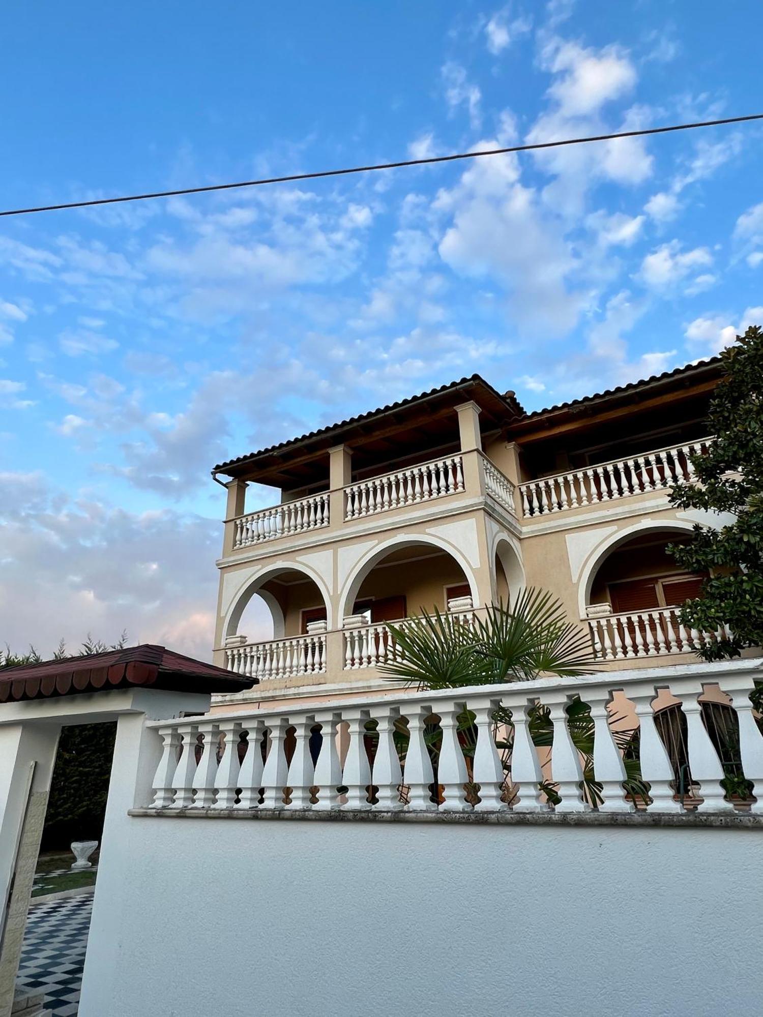 Guest House Pulake Berat Ngoại thất bức ảnh
