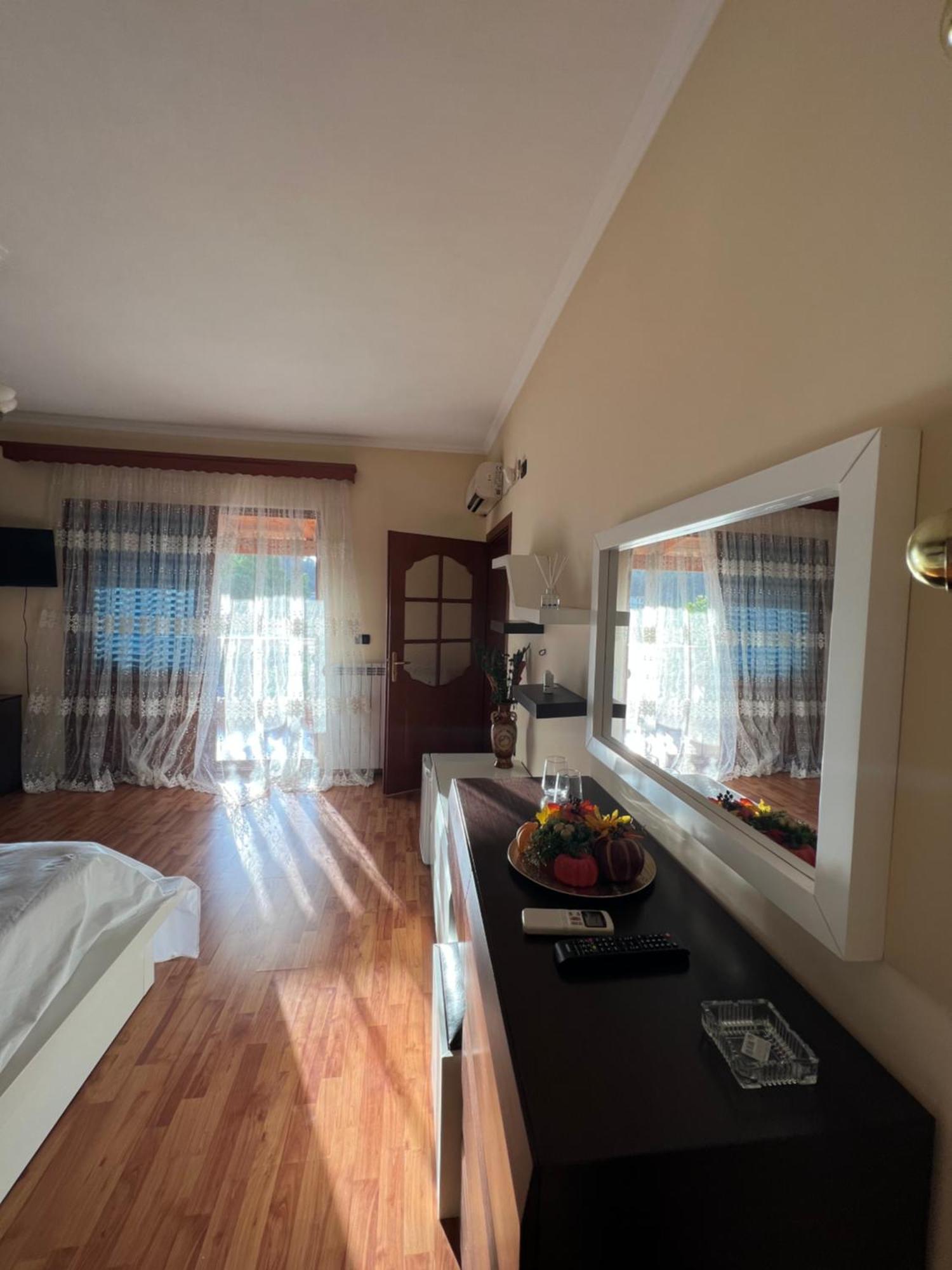 Guest House Pulake Berat Ngoại thất bức ảnh