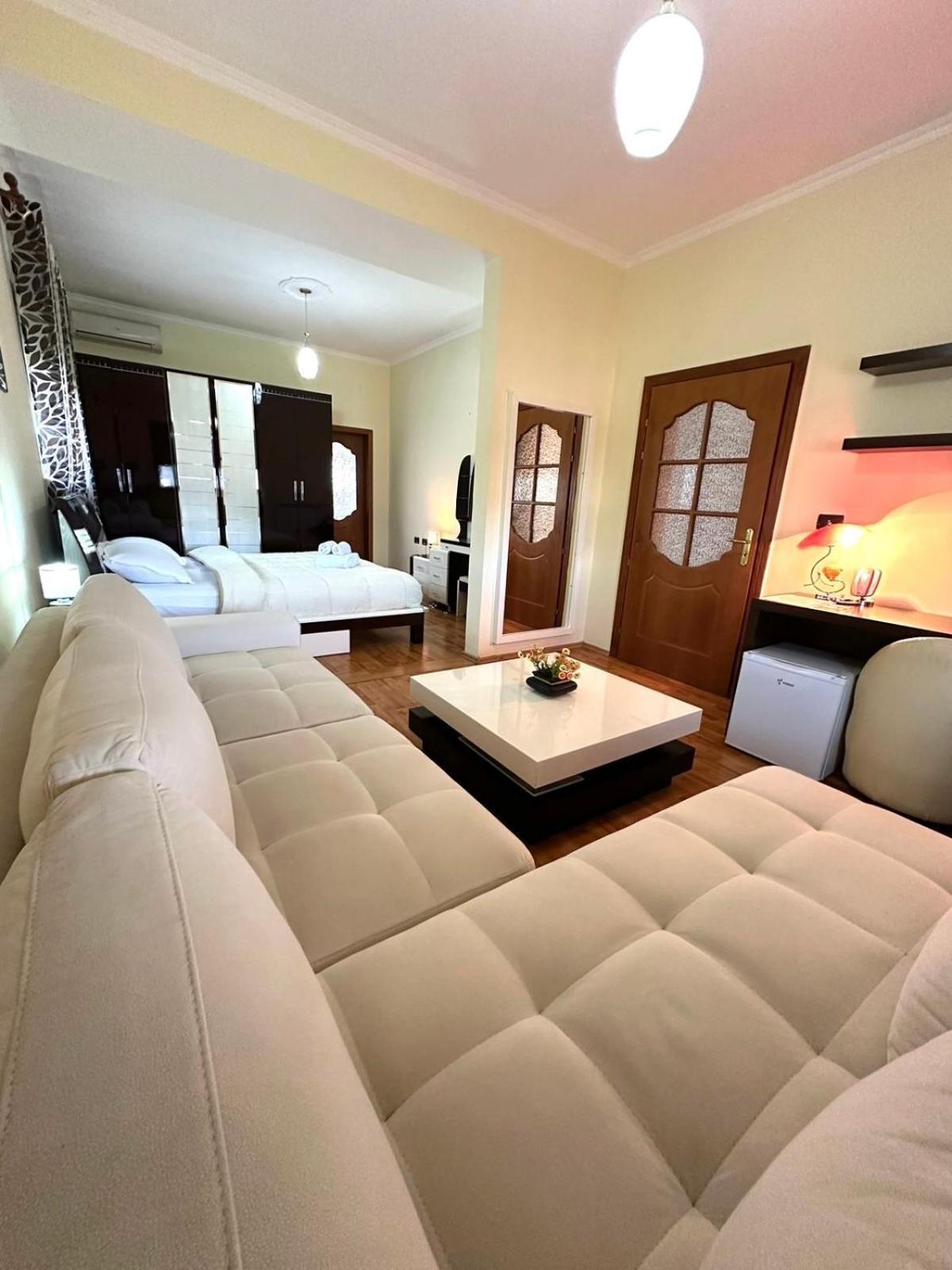 Guest House Pulake Berat Ngoại thất bức ảnh