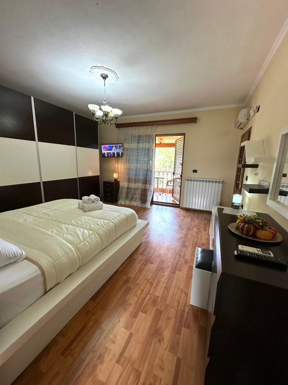 Guest House Pulake Berat Ngoại thất bức ảnh