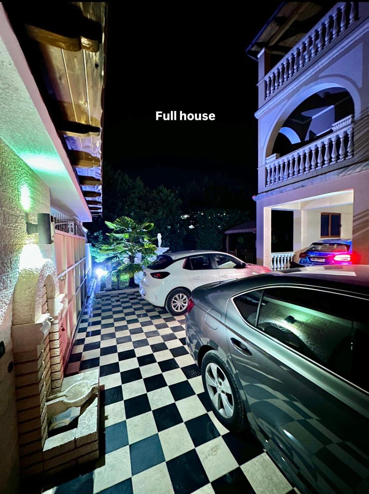 Guest House Pulake Berat Ngoại thất bức ảnh